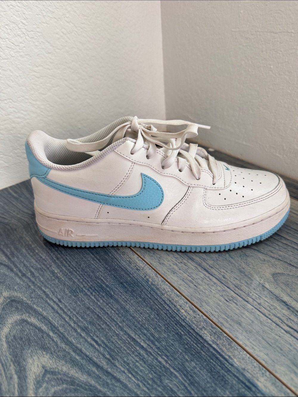 Nike Kids White & Light Blue Low-Top Sneakers